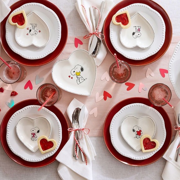 ❤️ NIB- Peanuts Snoopy Stoneware Plates- Set of 4- Pottery Barn - Picture 3 of 5
